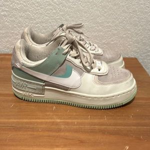 NIKE WOMENS AIR FORCE 1 AF1 SHADOW SE SPRUCE AURA 7.5